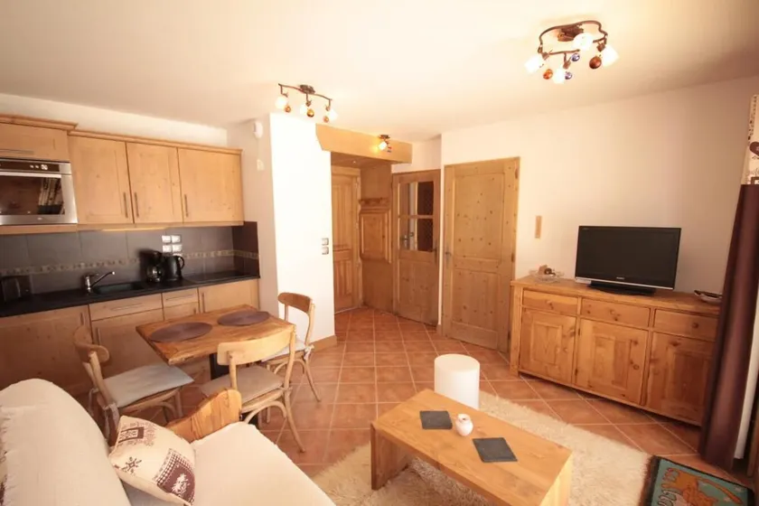 350m from ski slopes, Ground floor, view panoramic, swimming pool, terrace, tv, ski locker, 32m² - Image 1