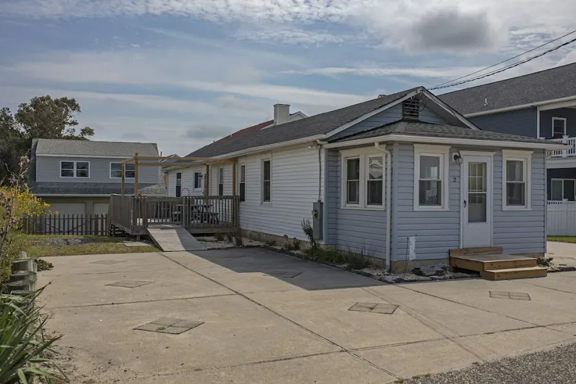 Baybreeze Cottage - hundevenligt, 3 værelses sommerhus, få skridt fra bugten stranden! - Image 1