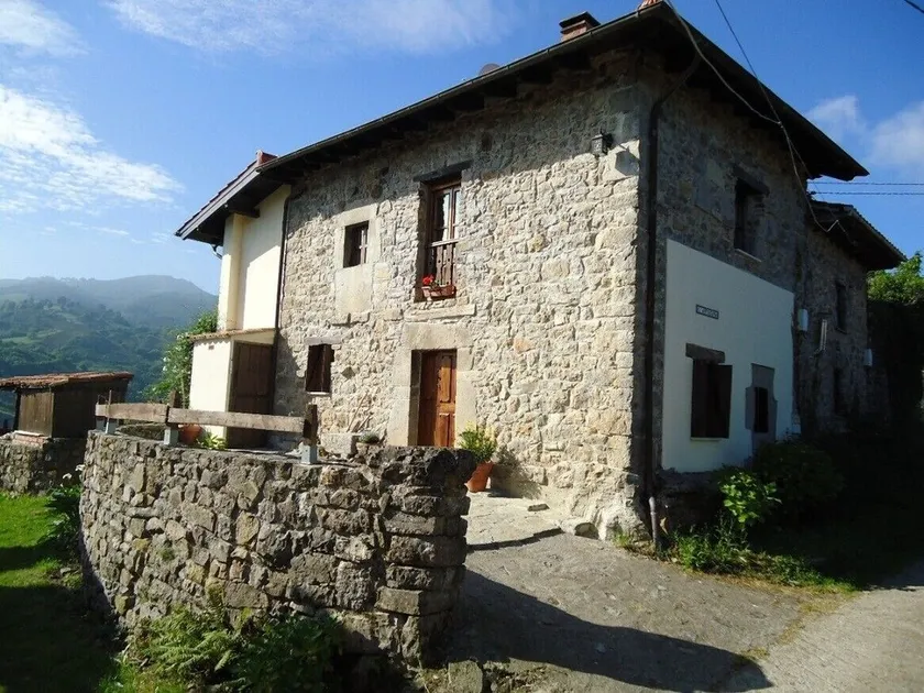 Vues magnifiques, authentiques et entièrement équipées. Région des pics d'Europe. - Image 1