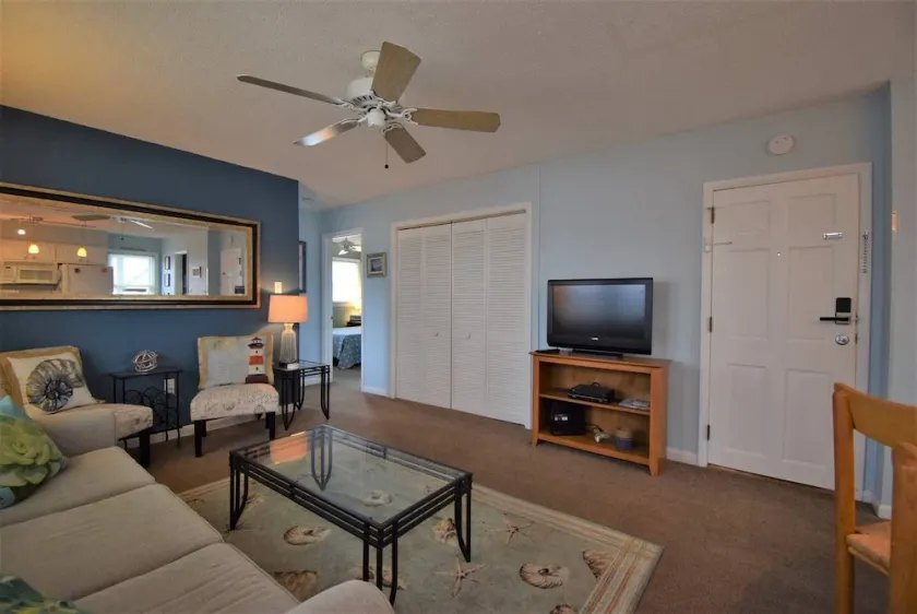 2BR Condo in Heart of Downtown -- Walk to Beach & Shopping - Image 1