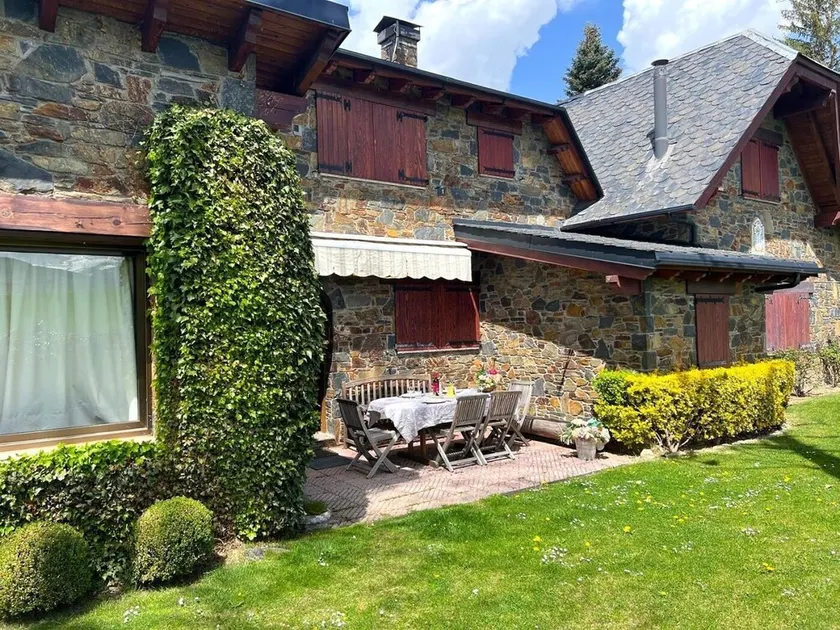 LLIVIA V - Fünf Schlafzimmer Chalet, Schläft 11 - Image 1