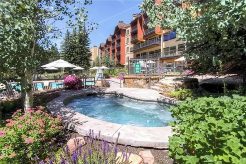 Ski-in/ski-out 2BR condo at Lionshead gondola w/ pool, hot tub & free parking! - Image 1