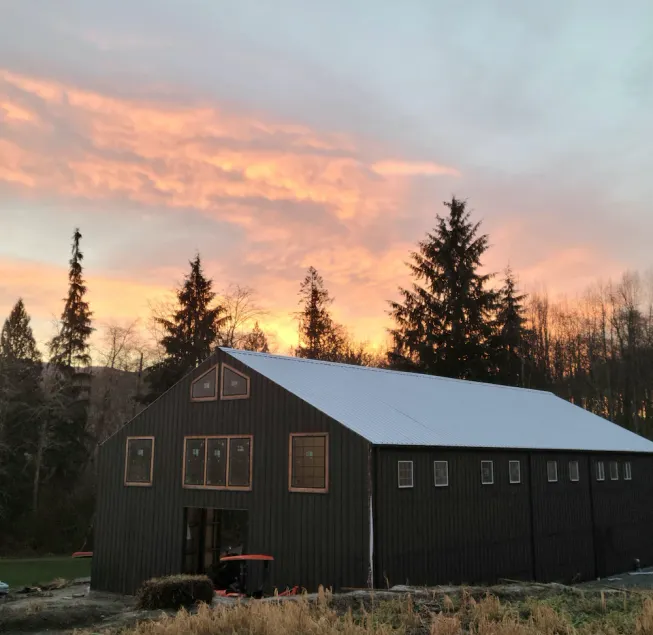 Barndominum, minutes to lake and trails sleeps 14+ Weddings, Events, Retreats - Image 1