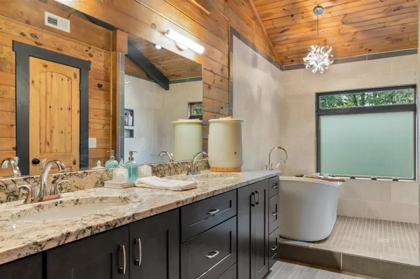 Hot Tub - Sauna - Mountain getaway only 15 minutes from the city! - Image 1