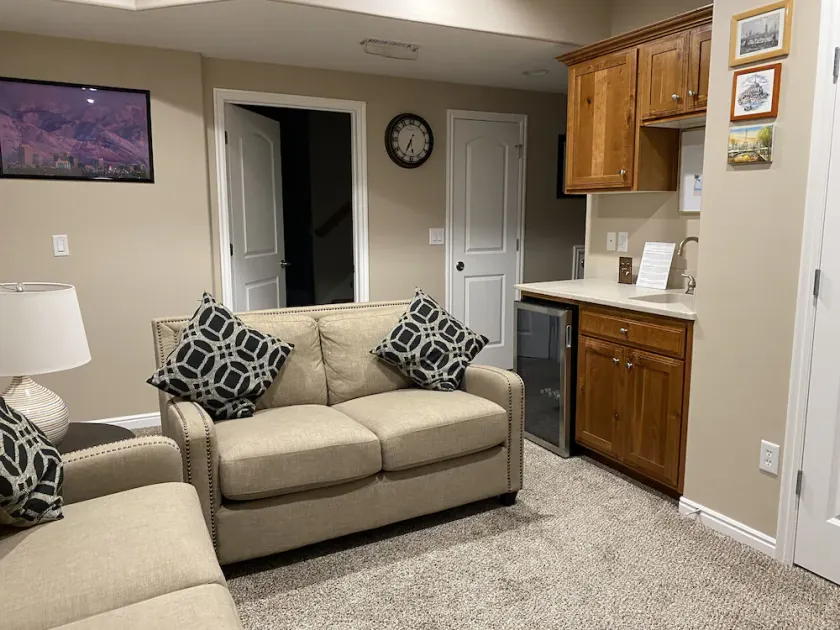 Cozy Corner BASEMENT downtown Murray, close by IMC, St Mark’s hospital and UofU - Image 1