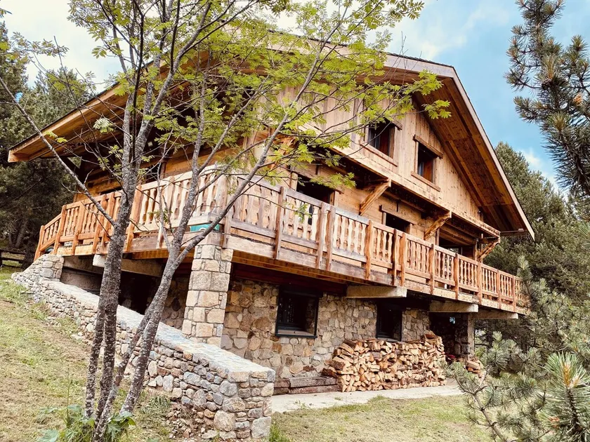 CHALET DE STANDING DE 180M2 AUX ANGLES -terrain🌲-Billard 🎱salle ciné 🎥🍿 - Image 1