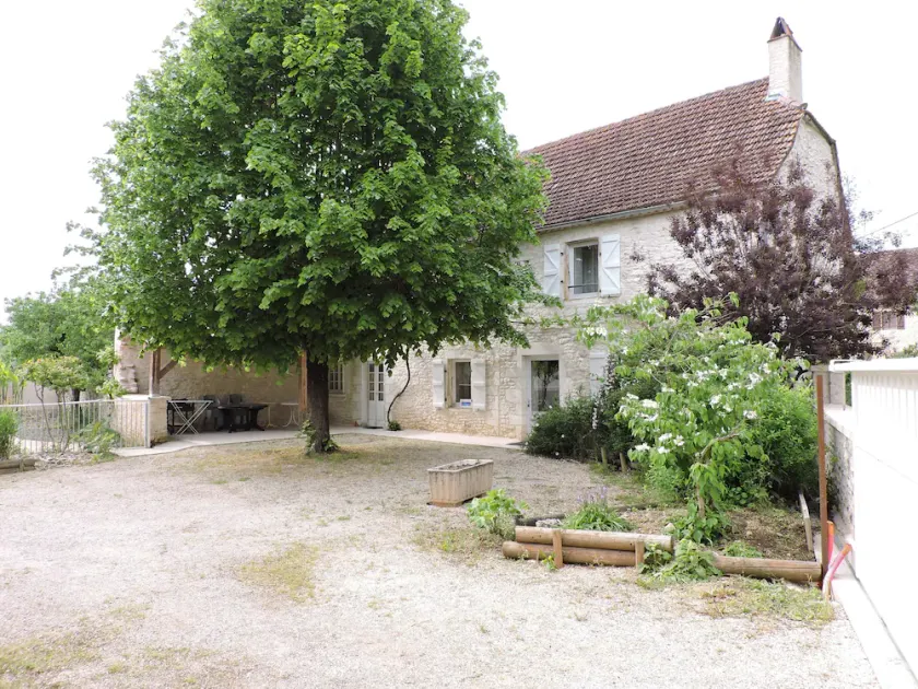 Hus mellem Quercy og Périgord med indendørs pool, rolig og afslappende - Image 1