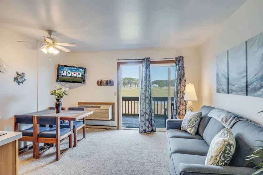 Bella's Beach Retreat by Seaside Vacations & Sales - Image 1