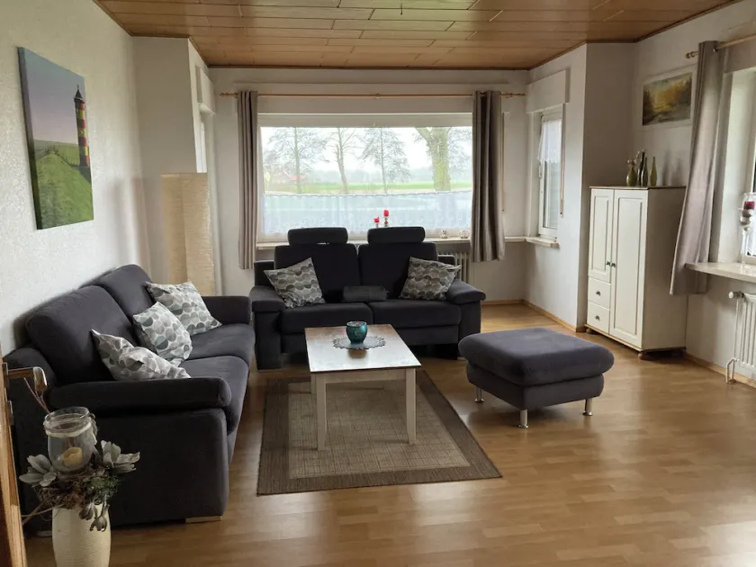 Spacious vacation home for up to 8 people very close to the North Sea coast - Image 1