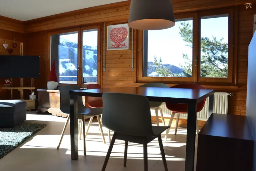 Outside: apartment for 8 people on the 2nd floor, balcony. -Interior: 115 m2, entrance hall, living - Image 1