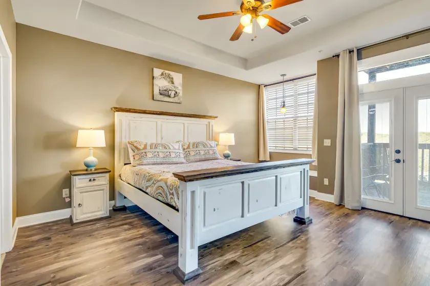 Large Family Alert-Walk-In Lakeview-Sleeps 9-Pools-Near Silver Dollar City - Image 1