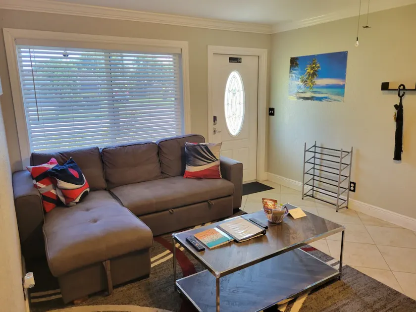 SunnySide Getaway <15mins from beach/Dtown/airport - Image 1