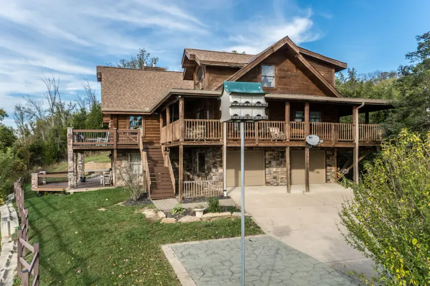 Ny liste Otroligt Log Cabin Lodge Retreat med udsigt over Ohio River - Image 1