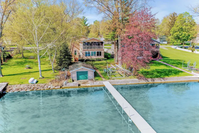 Awesome Lake Getaway On Beautiful Green Lake - Image 1