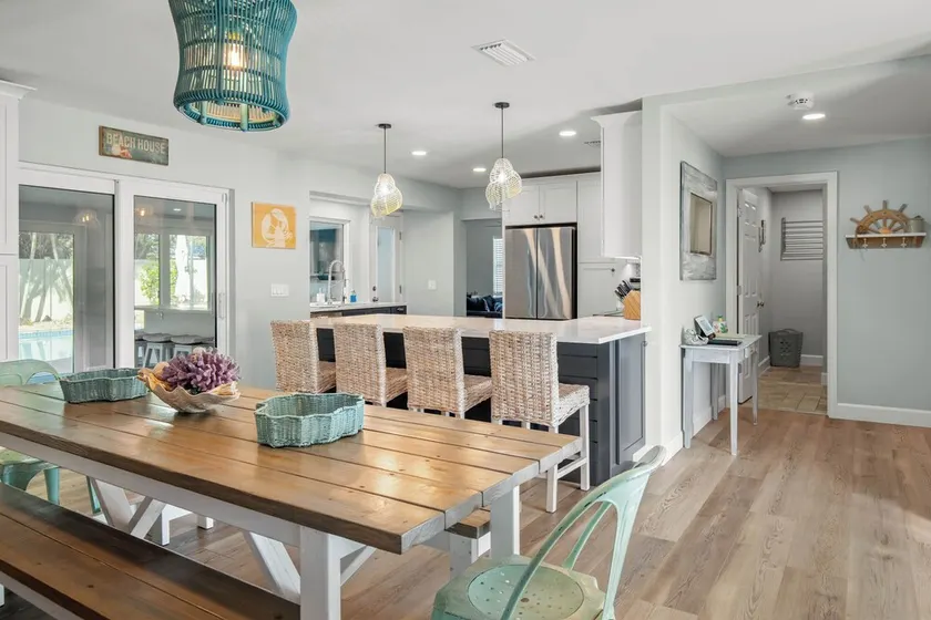 Newly renovated spacious 4BR home with pool & game room, 800m from the Beach - Image 1