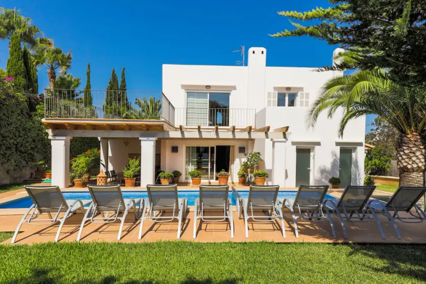 Villa para 8 pessoas, perto da praia, piscina, localização central - Image 1