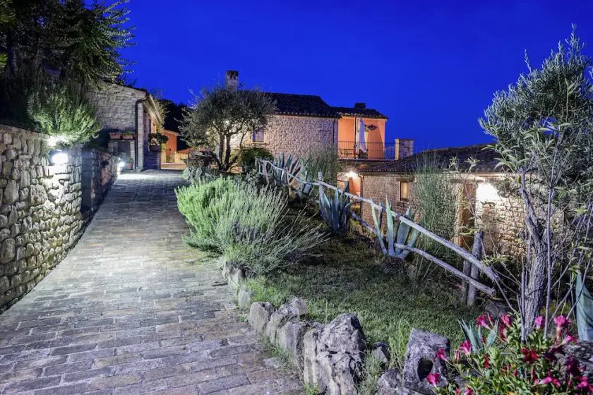 Fabulous Holiday Home With Wifi in Monte San Martino Italy - Image 1
