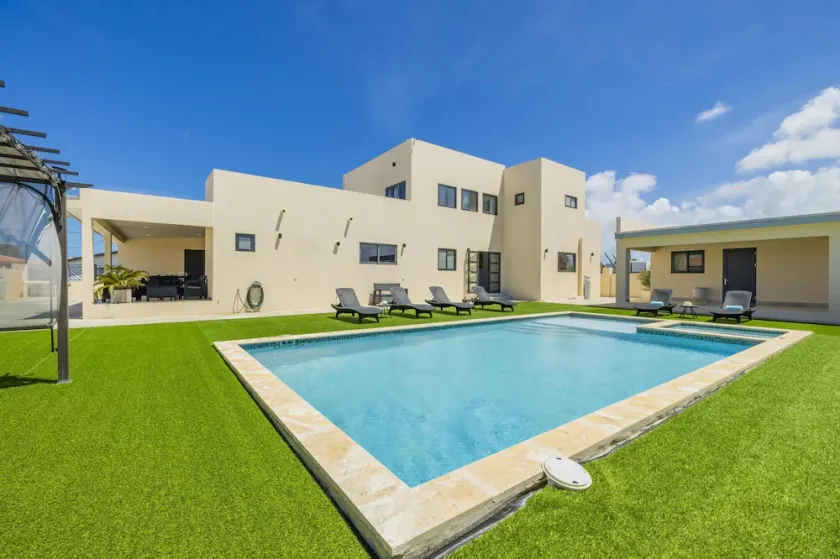 *NEW* 4BR4BA Villa across of PalmBeach w/ Pvt Pool - Image 1