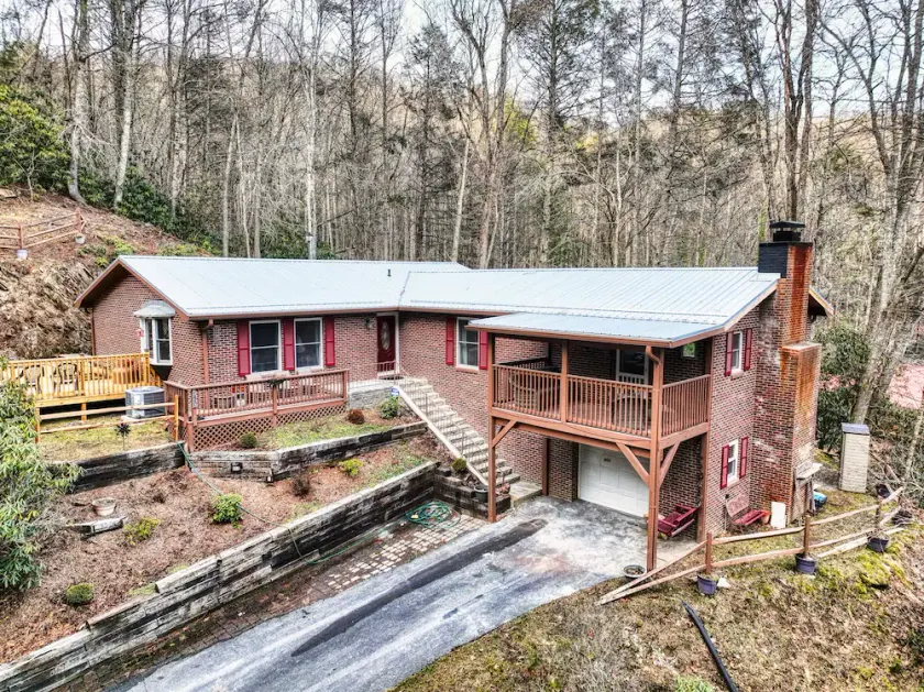 Large House, Fireplace -Near Sugar and Grandfather Mountain & downtown Boone, NC - Image 1