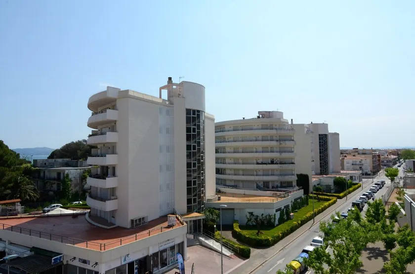 MEDES PARK I 2-7 - Image 1