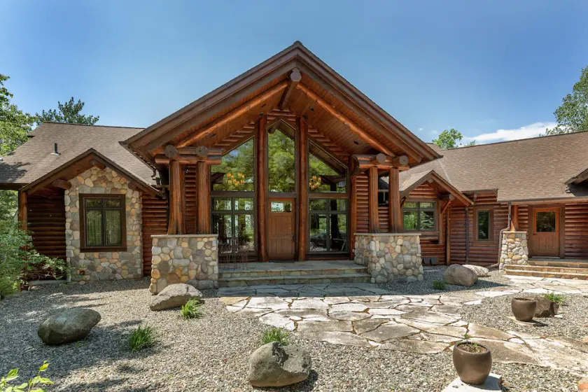 Family reunions at a large log cabin, lodge, family reunions, lake front - Image 1
