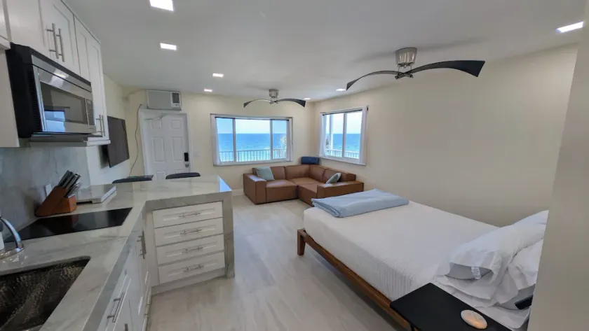 Full Remodel, Direct Beachfront 3rd Floor Corner Unit, Fantastic Views! - Image 1