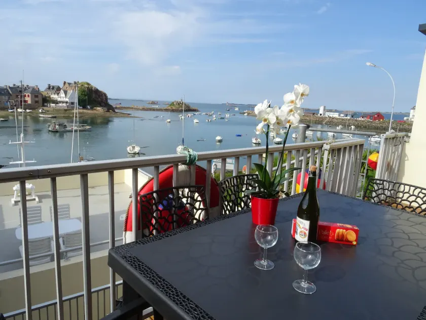 House in Loguivy harbour, direct sea view - Image 1