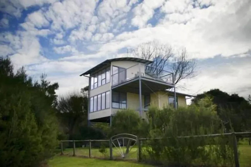 Waterfront Beach House - Image 1