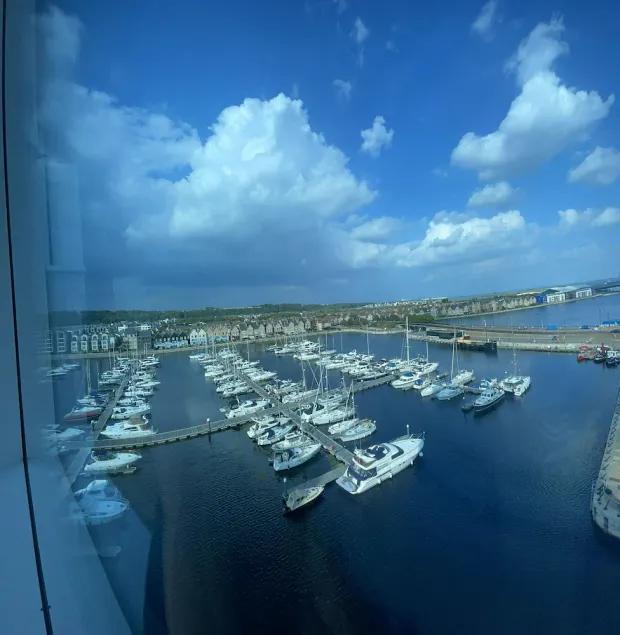 Luxury 8th Floor Apartment Overlooking Marina and River - Image 1