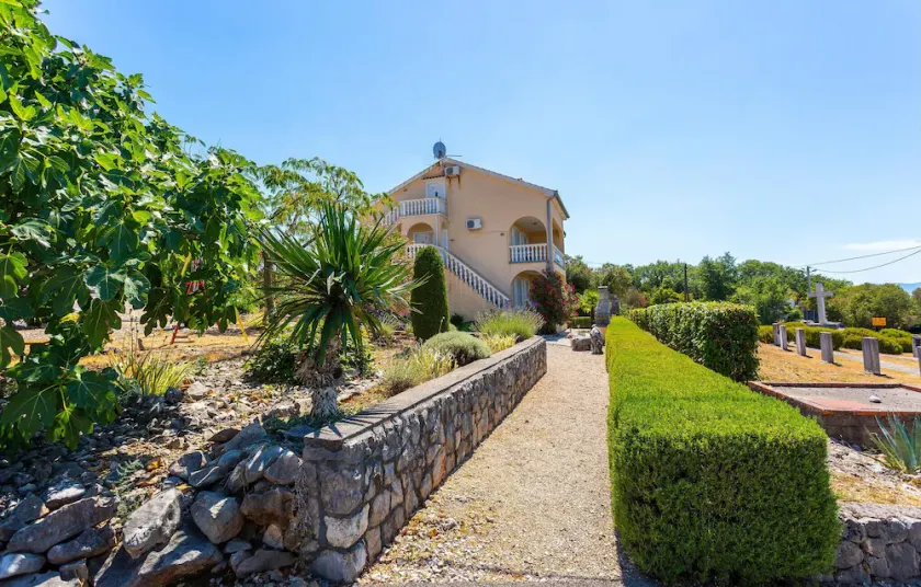 Stunning Apartment In Rasopasno With Wifi - Image 1