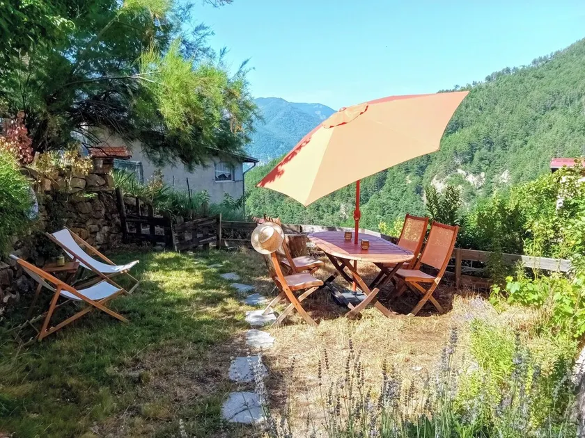 The Ubac your home with quiet garden perched in Théus - Image 1