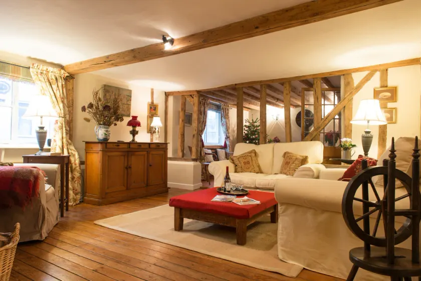 Wren Cottage, a very cosy historic Coastal Cottage in a pretty little village - Image 1