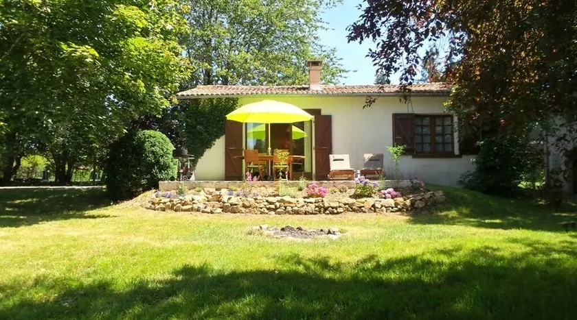 Idyllisches Landhaus mit großem Garten  in der Nähe eines wunderschönen Badesees - Image 1
