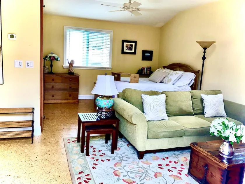 Elegant and large private suite centrally located to...Everything! - Image 1