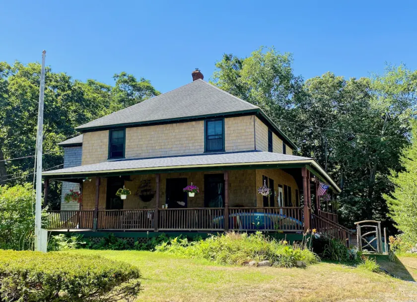 Classic Cape Cod Cottage - Image 1