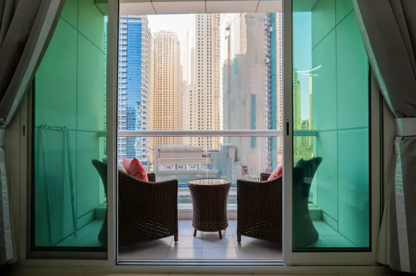 Venduras Elegant 1BR Dubai Marina - Image 1