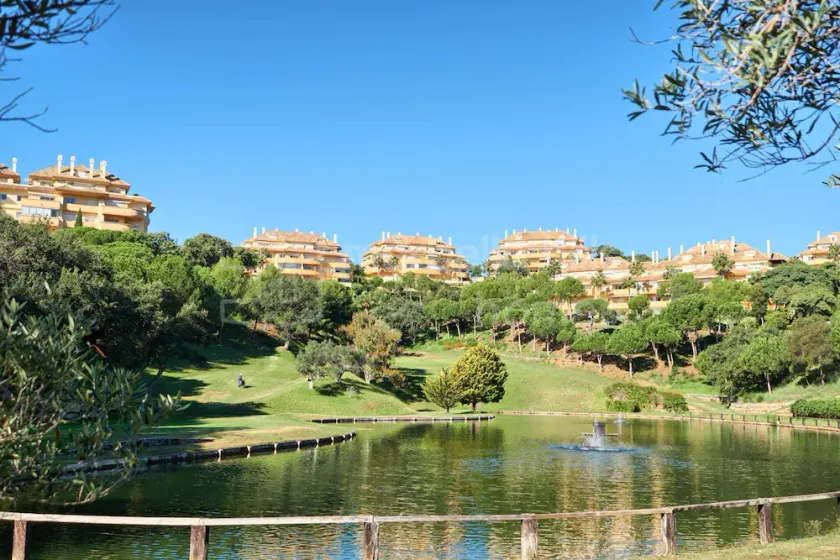 Wonderful penthouse with amazing sea-and golf views  in Marbella´s Elviria Hills - Image 1