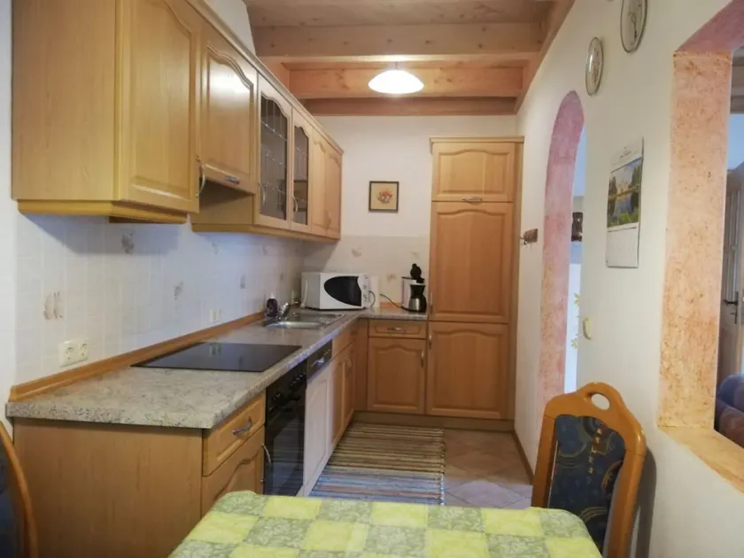 Apartamento Sonnenhäusl 54 metros quadrados para 2 pessoas no andar de cima com sala, quarto, garagem - Image 1