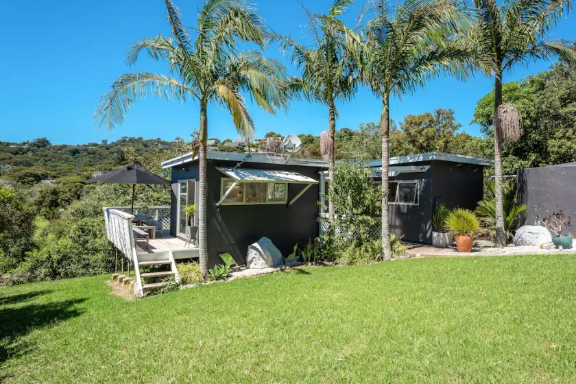 Four Palms Cottage - Onetangi Holiday Home - Image 1