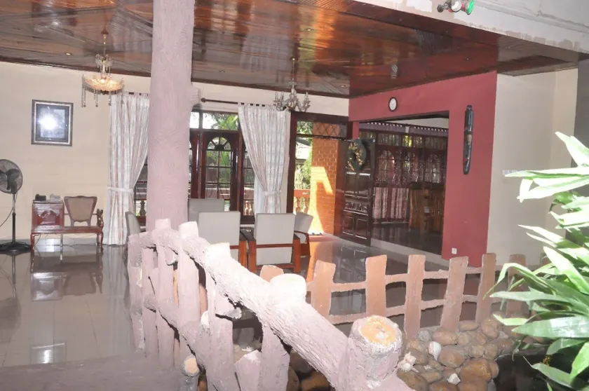 Casual Stay Villa - Image 1