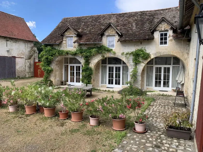 Cottage in an old farmhouse - Image 1