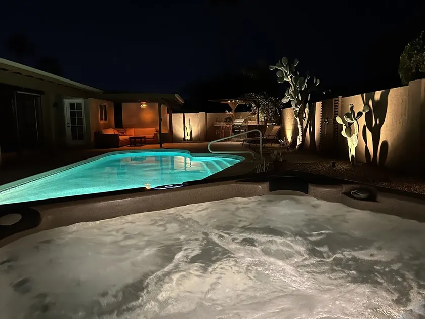 Copper House - sunshine getaway with pool & hot tub - Image 1