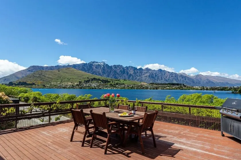 Wakatipu Lodge - Haus am See mit hervorragendem Panoramablick und Spa im Freien - Image 1