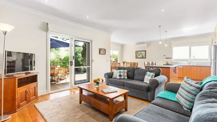 Tranquility in Cowes - Pets, Fireplace, WiFi, Linen, 350m Beach, 4 Bdrms - Image 1