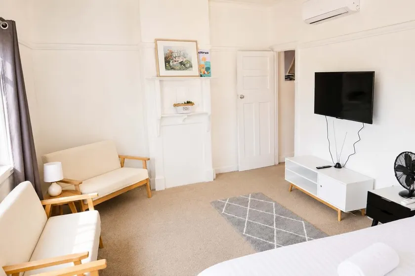 Homy Apartment In Trendy Haberfield - Image 1
