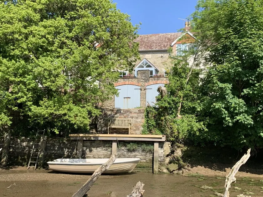 Waterside cottage in a  magical setting on the Salcombe Estuary (sleeps 6) - Image 1
