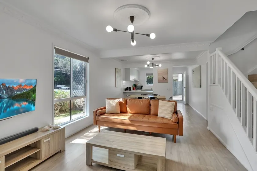 Townhouse - High Speed NBN and walk to everything - Image 1
