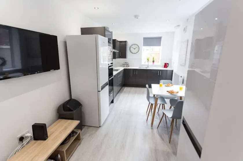 Beamont House - Four bedroom all en-suite house - Image 1