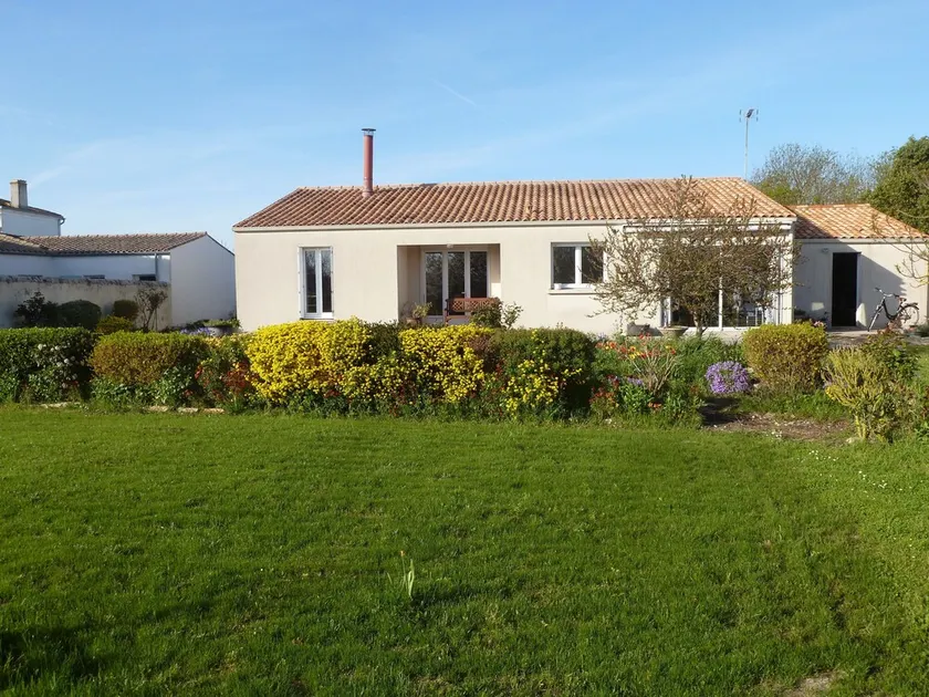 House 10km from La Rochelle - Image 1