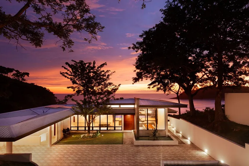 Brand New Beach front 5 bedroom house steps from the beach - Image 1